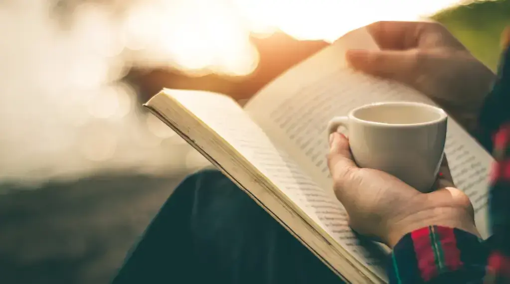 Czy literatura uczy człowieka jak żyć? Odkryj jej życiowe lekcje